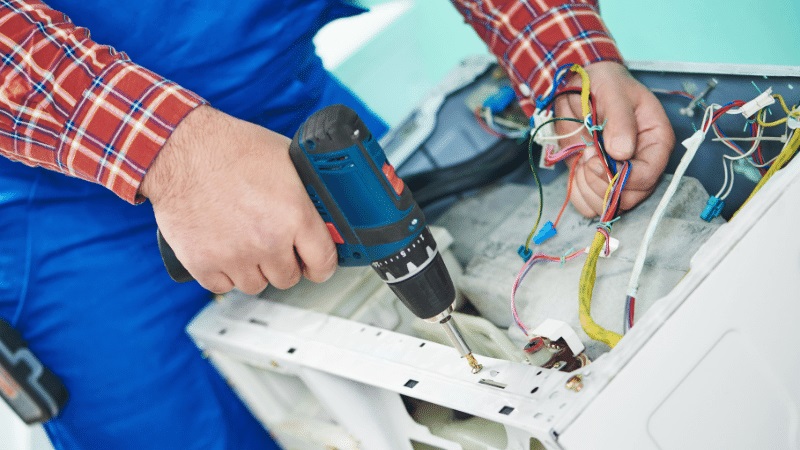 Kocaeli Ariston Ariston çamaşır makinesi kart tamiri – Su almama arızası orijinal parça ile giderildi. - Teknik servis örneği